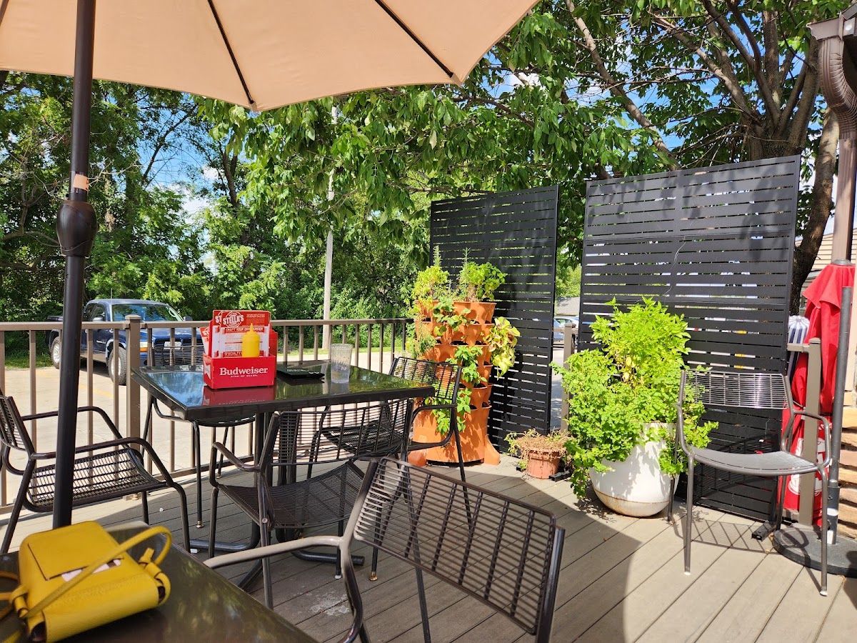 Stella's Bar and Grill